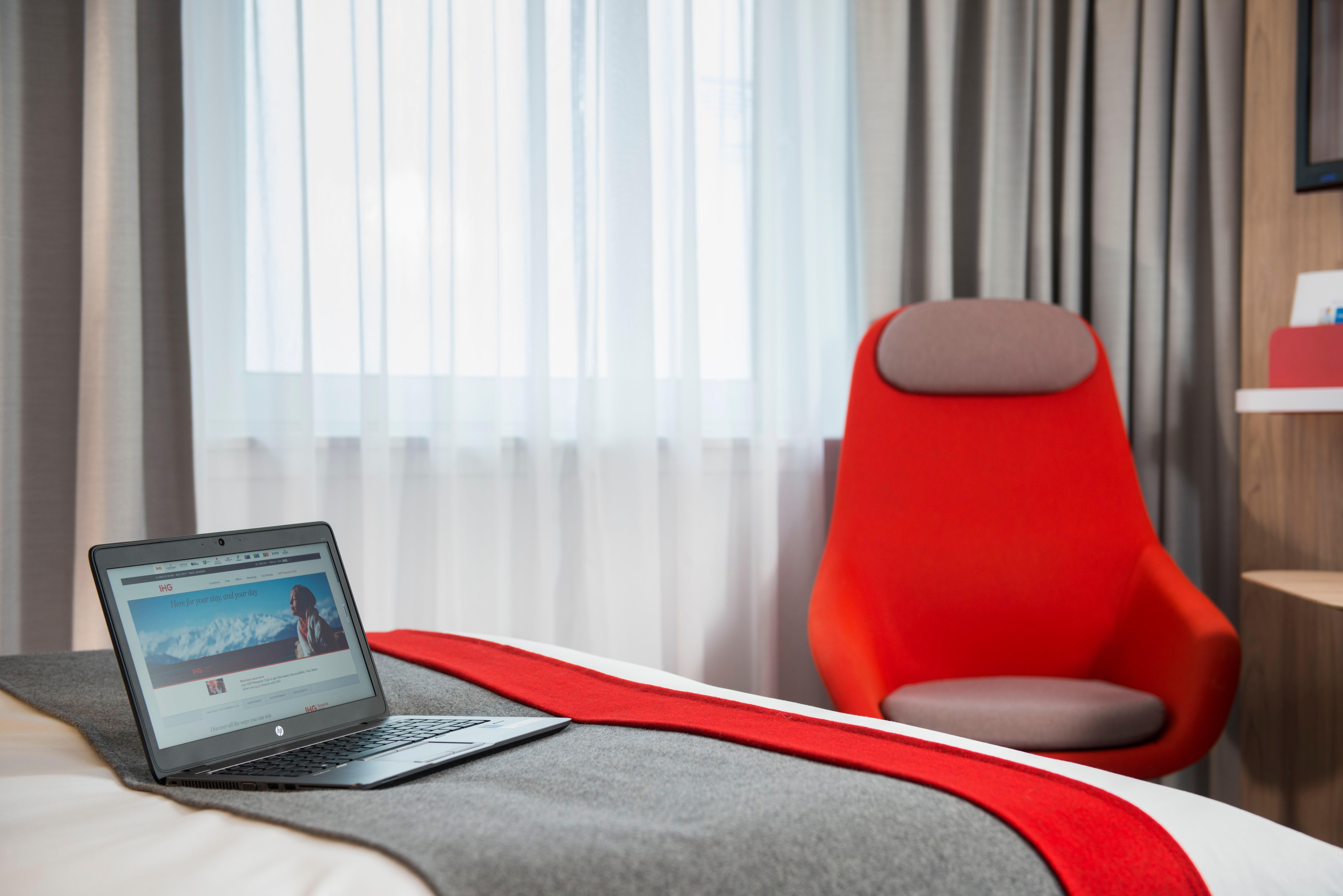 Holiday Inn Express - Glasgow Airport By Ihg Paisley Exterior photo