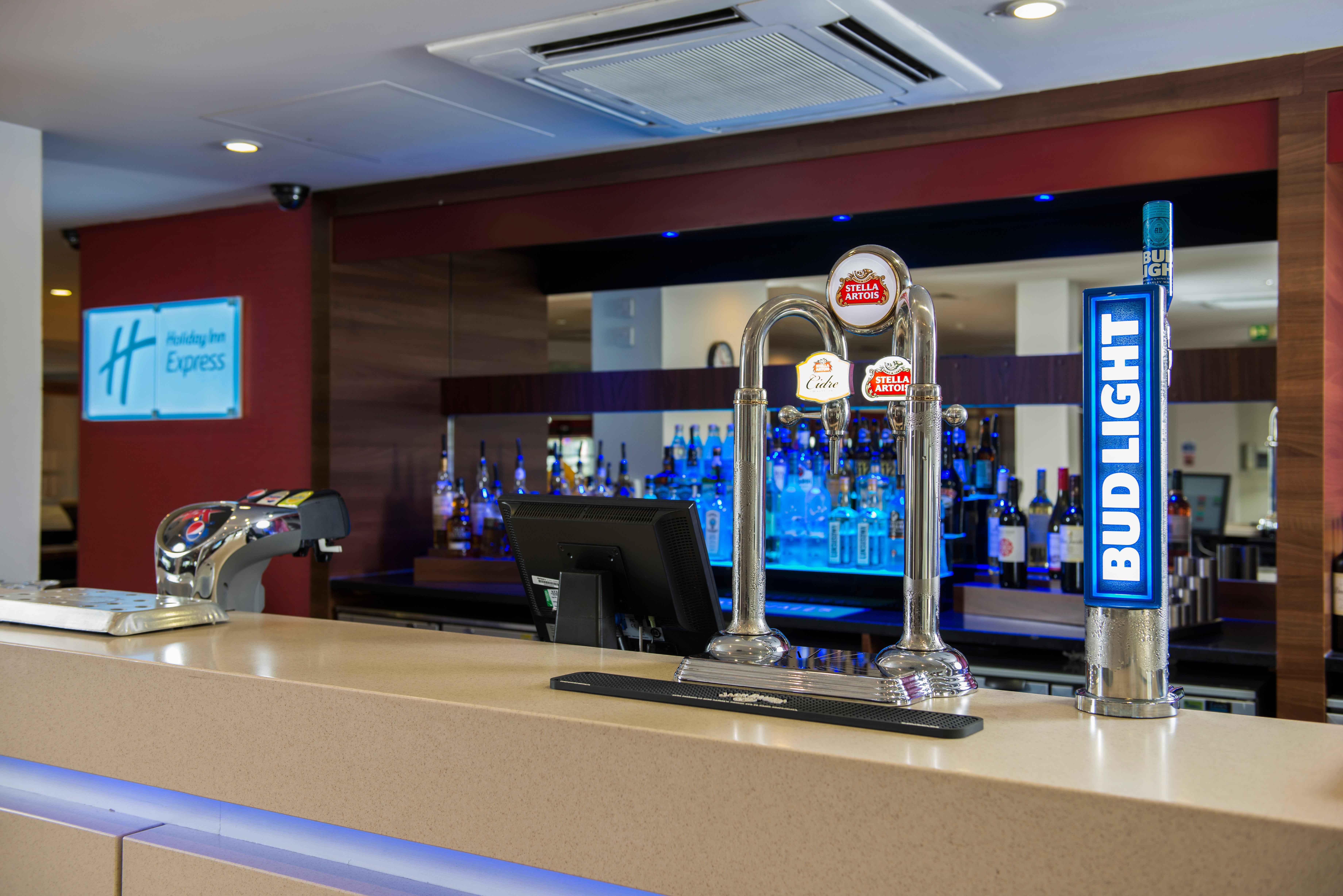 Holiday Inn Express - Glasgow Airport By Ihg Paisley Exterior photo
